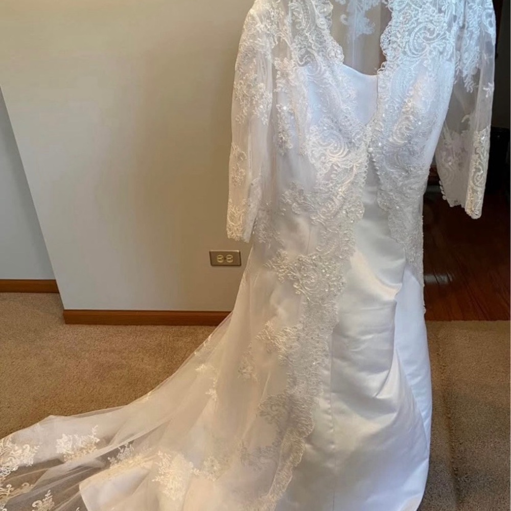 David's Bridal White Lace Wedding Dress